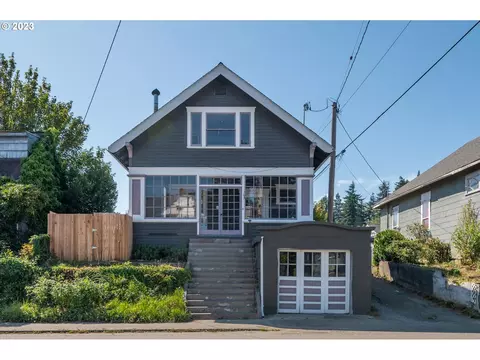 163 S 10th St, Coos Bay, OR 97420