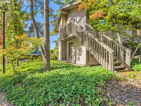 7536 SW Barnes Rd #C, Portland, OR 97225