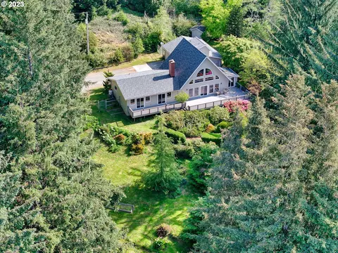 20165 Whaleshead Rd, Brookings, OR 97415