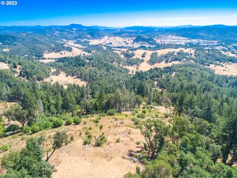 0 Brozio Rd, Roseburg, OR 97471