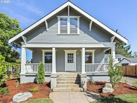 5815 SE Schiller St #A, Portland, OR 97206