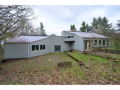 16850 SE Walnut Hill Rd, Amity, OR 97101