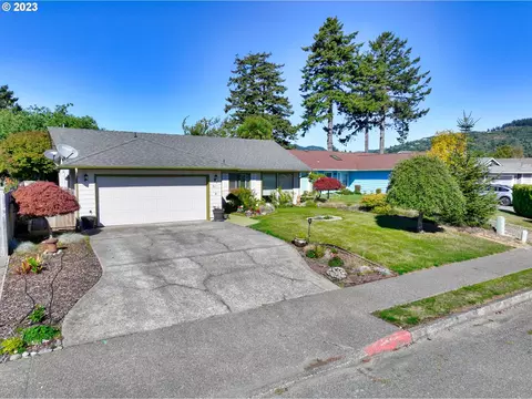 540 Velopa Ct, Brookings, OR 97415