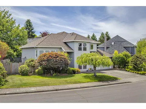 17600 NW Country Dr, Portland, OR 97229