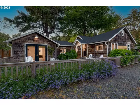 198 E Monroe St, Cannon Beach, OR 97110