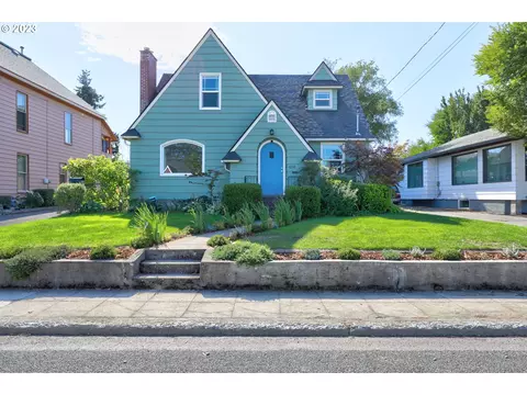 1218 E 9th St, The Dalles, OR 97058