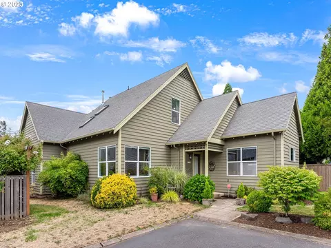 13623 NE Glendoveer Ct, Portland, OR 97230