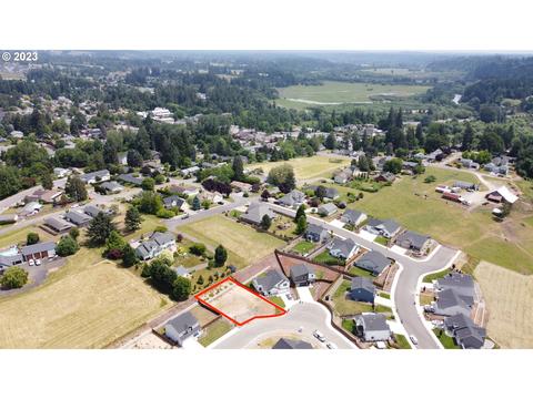 909 W Falcon Pl, La Center, WA 98629