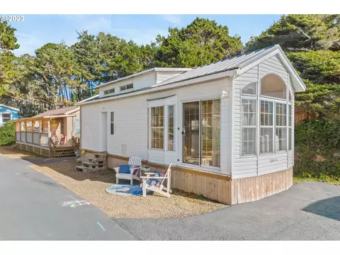 4875 N Highway 101 #17, Depoe Bay, OR 97341