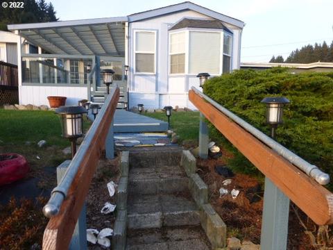 116 Riggs Hill Ln, Winchester Bay, OR 97467