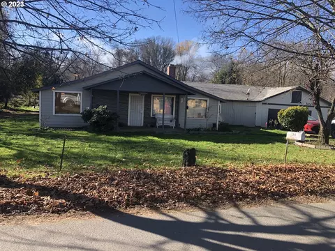 364 Reuben Rd, Glendale, OR 97442