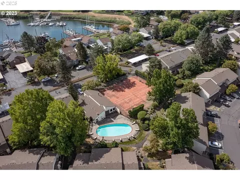11926 N Jantzen Beach Ave, Portland, OR 97217