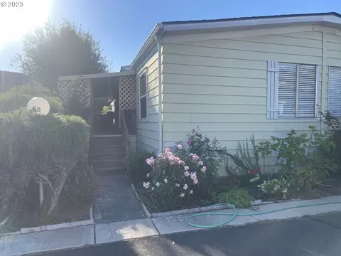 2901 E 2nd St #68, Newberg, OR 97132