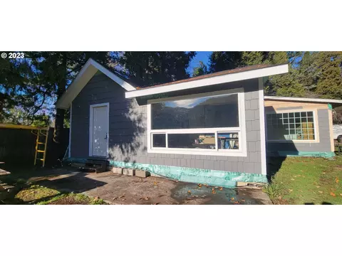 48115 Y Dr, Oakridge, OR 97463