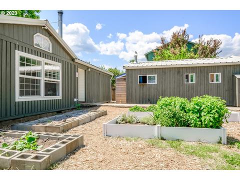 225 East Ave, Falls City, OR 97344