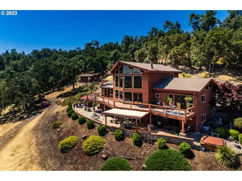 545 Eagle Dr, Roseburg, OR 97471