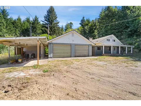 69148 Saint Dennis Rd, North Bend, OR 97459