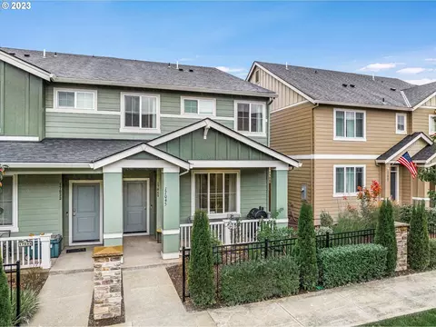 17045 SE Crossroads Ave, Happy Valley, OR 97086