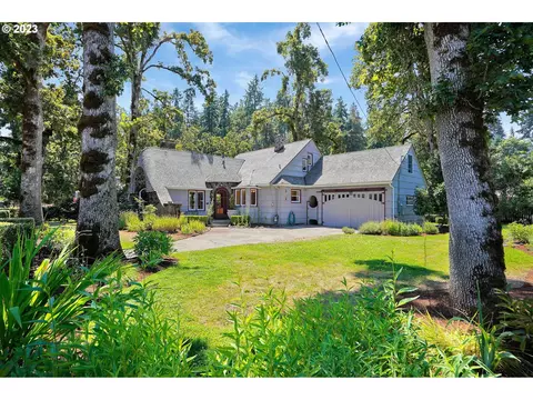 240 Coolidge St, Silverton, OR 97381