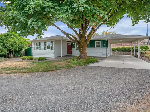 406 3rd St, Gaston, OR 97119