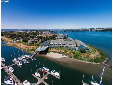 154 N Hayden Bay Dr, Portland, OR 97217