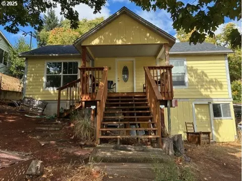 1932 NE Commercial Ave, Roseburg, OR 97470