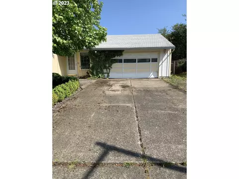 405 E Pinehurst Dr, Newberg, OR 97132