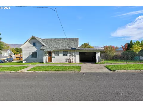 221 W 11th St, The Dalles, OR 97058
