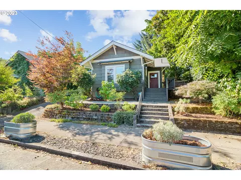 728 N Russet St, Portland, OR 97217