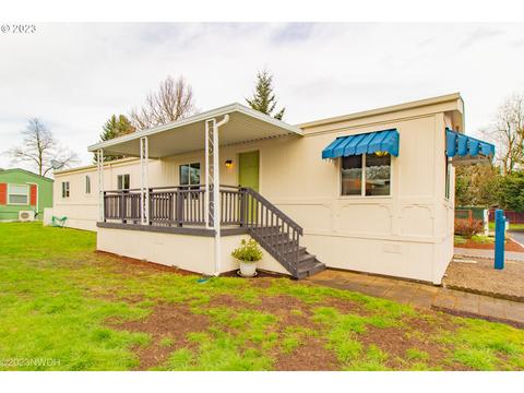 1400 Candlelight Dr #151, Eugene, OR 97402