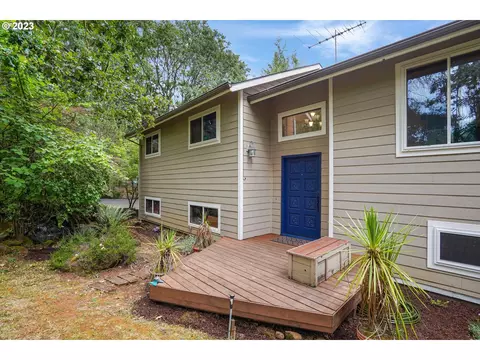 12690 Ridgewood Rd, Jefferson, OR 97352