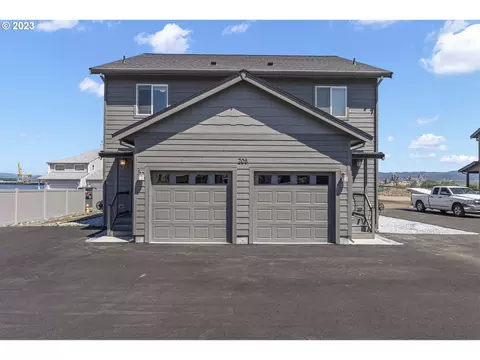 208 W A St, Rainier, OR 97048