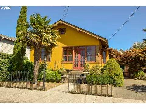 1957 Monroe St, North Bend, OR 97459