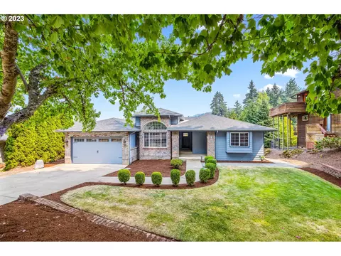 789 S 69th St, Springfield, OR 97478