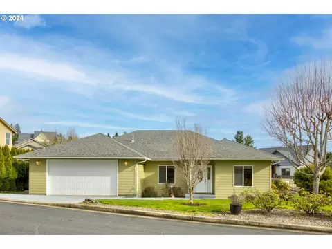 602 Divot Loop, Sutherlin, OR 97479