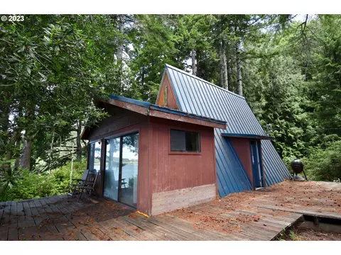 2973 S Tenmile Lk, Lakeside, OR 97449