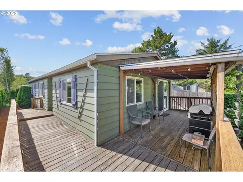 565 S Dolphin St, Rockaway Beach, OR 97136