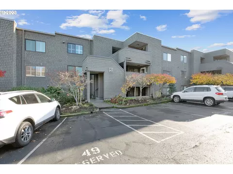 5624 S Riverside Ln #4, Portland, OR 97239