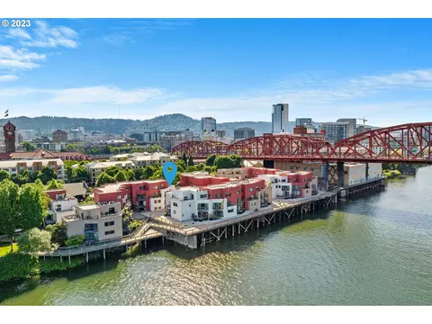 940 NW Naito Pkwy, Portland, OR 97209