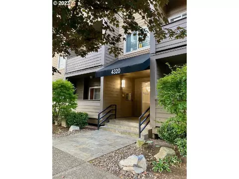 4320 S Corbett Ave #210, Portland, OR 97239