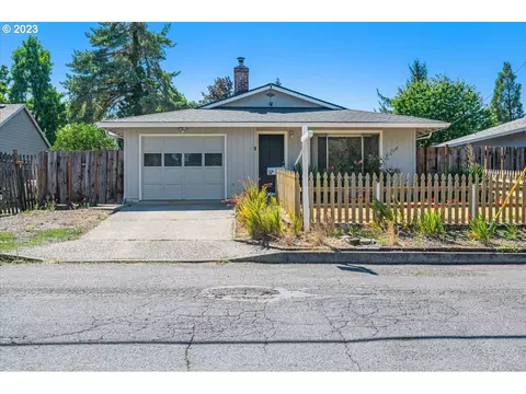 814 Magnolia St, Oregon City, OR 97045