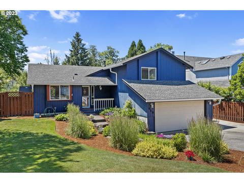 629 SE Greenway Dr, Gresham, OR 97080