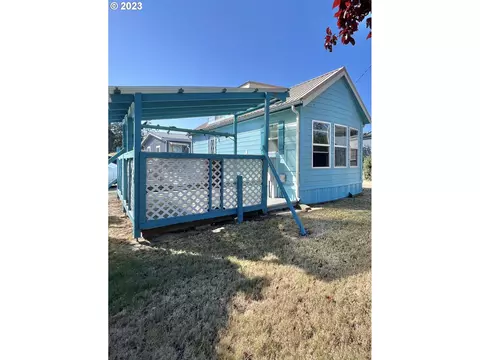 1795 S 28th Ct, Coos Bay, OR 97420