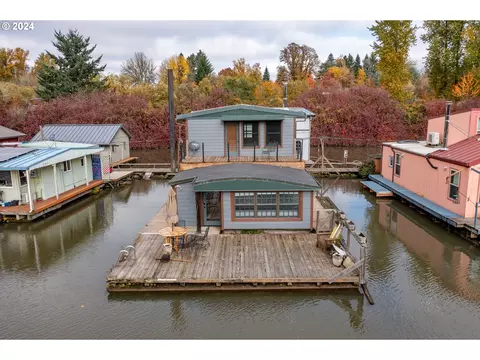 15500 NW Nw Fry #12A/B, Portland, OR 97231