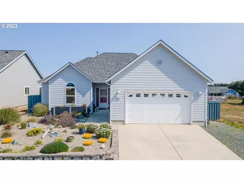 810 Spyglass Dr, Bandon, OR 97411