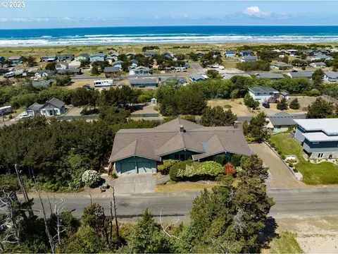 30303 J Pl, Ocean Park, WA 98640