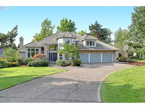2715 NW Linmere Dr, Portland, OR 97229