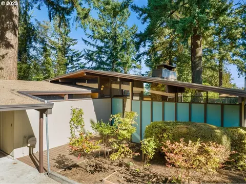 2045 Hillcrest Dr, West Linn, OR 97068