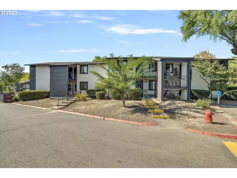 14095 SW Walker Rd #10, Beaverton, OR 97005