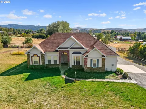 1005 Antles Ln, Cove, OR 97824